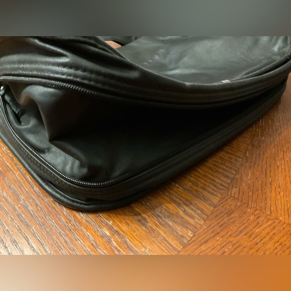 Multi Pocket Durable Vegan Faux Leather Silver Hardware Active Cary Bag! - Picture 11 of 16